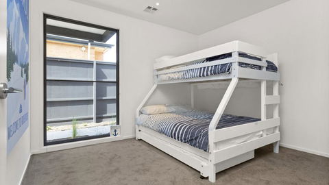 WHITEHAVEN - MORNINGTON - Accommodation Main Beach 3