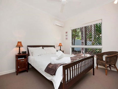 Whitehouse - Palm Cove - Accommodation Main Beach 1