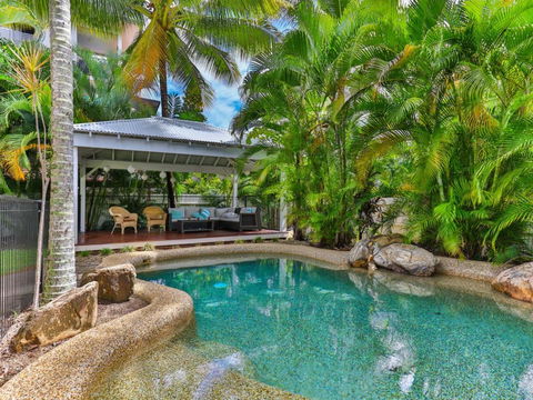 Whitehouse - Palm Cove - Accommodation Main Beach 0