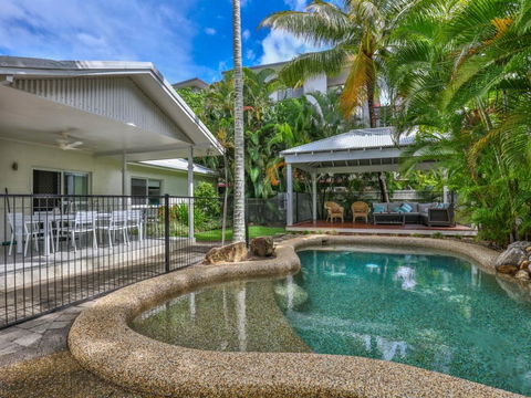 Whitehouse - Palm Cove - Accommodation Main Beach 2
