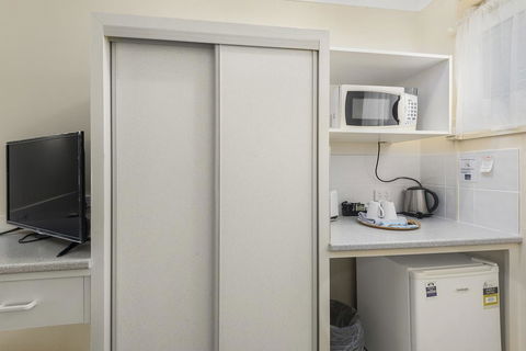 Whiteoaks Motel & Lodges - Accommodation Main Beach 1
