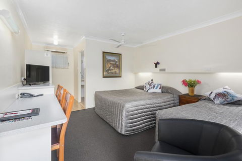 Whiteoaks Motel & Lodges - Accommodation Main Beach 2