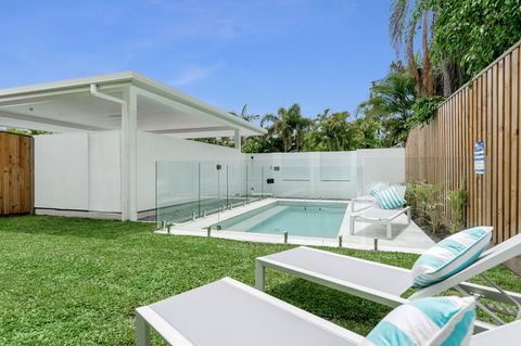 WhiteSands - Accommodation Main Beach 0