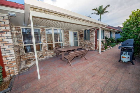 Whitesands Road, Unit 2/12 - Accommodation Main Beach 2