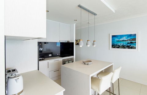Whitsunday Apartment 1306 - Accommodation Main Beach 1