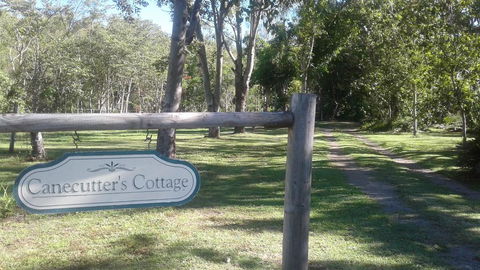 Whitsunday Cane Cutters Cottage - Accommodation Main Beach 1