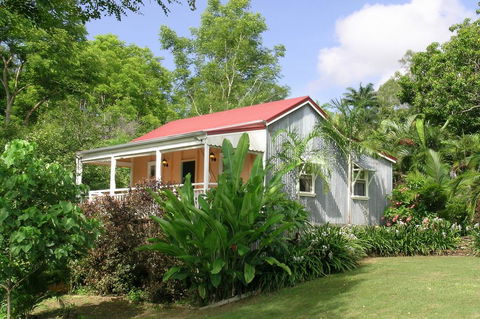 Whitsunday Cane Cutters Cottage - Accommodation Main Beach 0