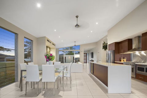 Whitsunday Views - Airlie Beach - Accommodation Main Beach 3
