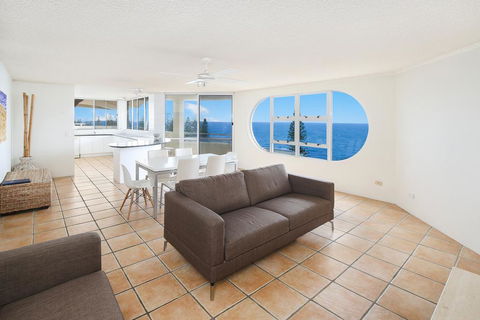 Wickham Cove Unit 10, 45 Albert Street. Kings Beach - Accommodation Main Beach 1