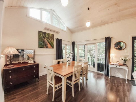 Wildflower Cottage - Accommodation Main Beach 0