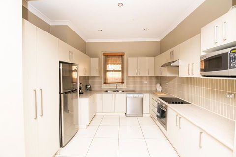 William Cottage Central Heritage Home - Accommodation Main Beach 0