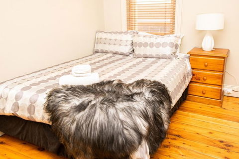 William Cottage Central Heritage Home - Accommodation Main Beach 2
