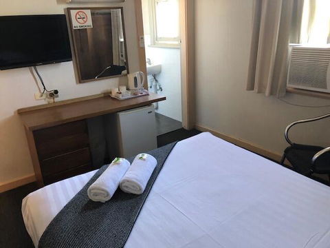 William Farrer Hotel - Accommodation Main Beach 2