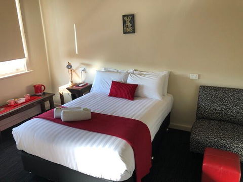 William Farrer Hotel - Accommodation Main Beach 0