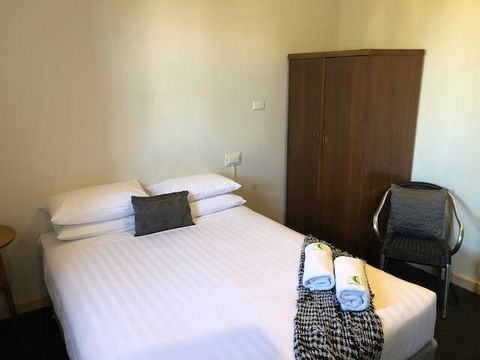William Farrer Hotel - Accommodation Main Beach 1