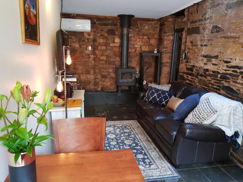 William Hunt's Retreat - Redwood Studio - Accommodation Main Beach 0