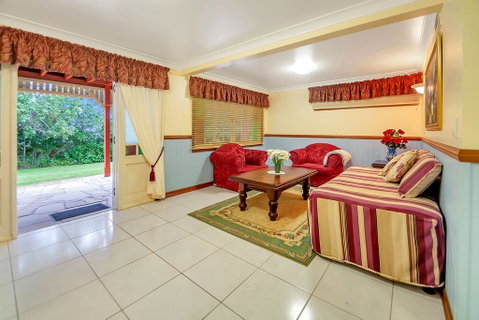 Williams Lodge - Accommodation Main Beach 3
