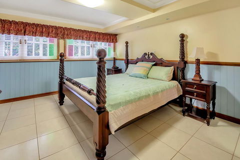 Williams Lodge - Accommodation Main Beach 1