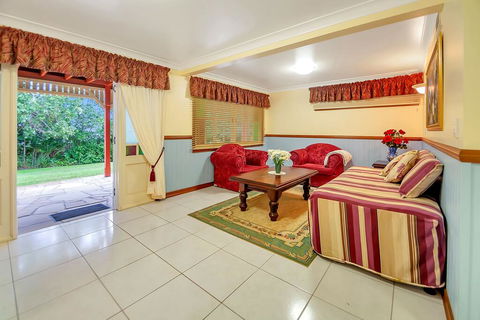 Williams Lodge - Accommodation Main Beach 3