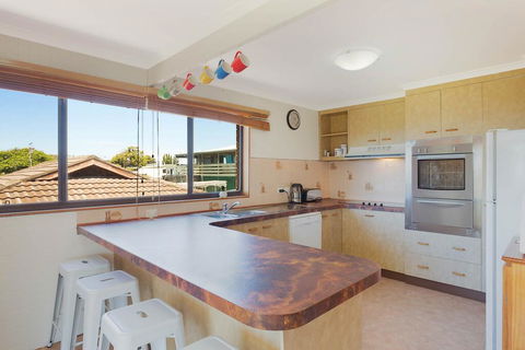 Williams Wonder - Large Beach House - Accommodation Main Beach 2