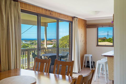 Williams Wonder - Large Beach House - Accommodation Main Beach 1