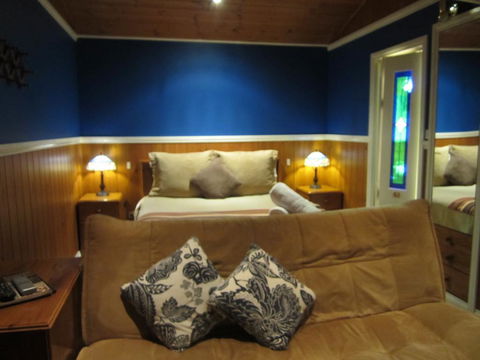 Willowlake Cottages - Accommodation Main Beach 1