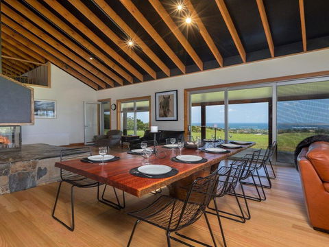 Willowview - Coastal Retreat, Stunning Views - Accommodation Main Beach 0