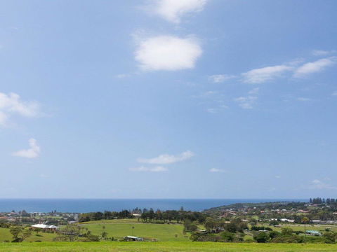 Willowview - Coastal Retreat, Stunning Views - Accommodation Main Beach 1