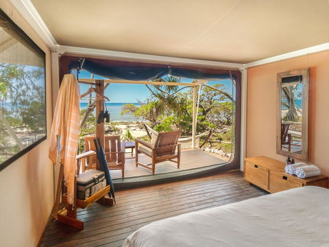 Wilson Island - Accommodation Main Beach 1