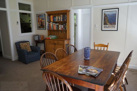 Wimbeldon - Accommodation Main Beach 2