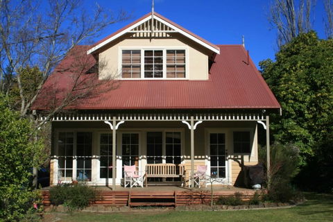 Wimbeldon - Accommodation Main Beach 0