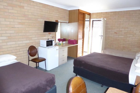 Windmill Motel - Accommodation Main Beach 2