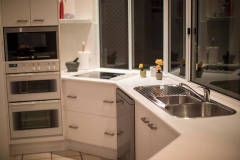 Windsong - Accommodation Main Beach 1