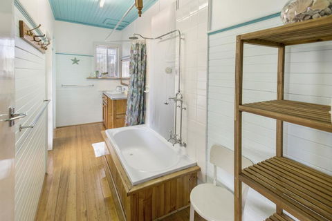 Windsong - Pet Friendly, Wifi And Close To Water - Accommodation Main Beach 2