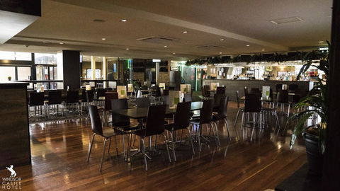 Windsor Castle Hotel - Accommodation Main Beach 0