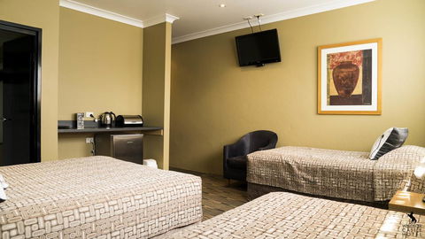 Windsor Castle Hotel - Accommodation Main Beach 1
