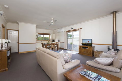 Windsors Edge Cottage Pokolbin - Accommodation Main Beach 3