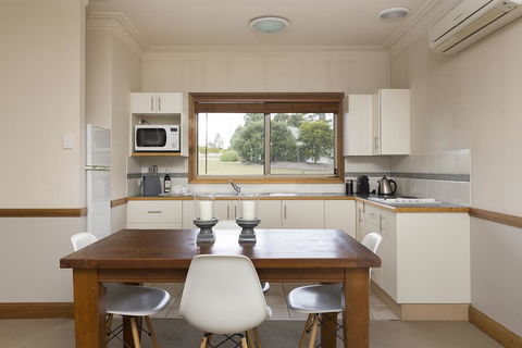 Windsors Edge Cottage Rothbury - Accommodation Main Beach 3