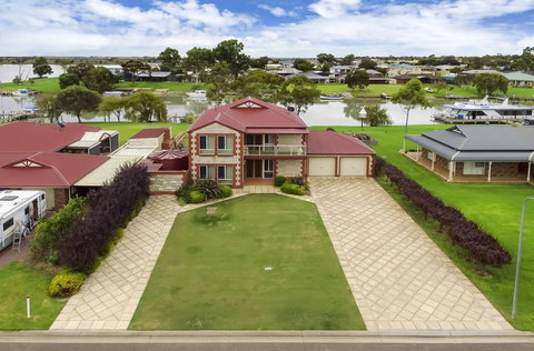 Windy's At Wellington - Accommodation Main Beach 1