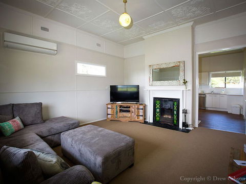 Wine Country Cottage Located Right At The Hunter Valley Gateway, Close To Everything - Accommodation Main Beach 1