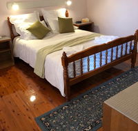 Wine Country drive Guest House - Accommodation Main Beach