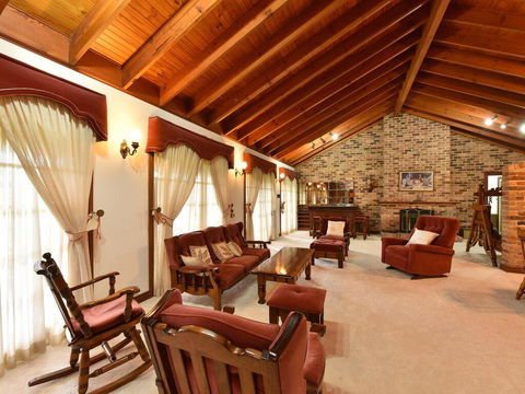 Wine Country Homestead 4-6br House - Accommodation Main Beach 1