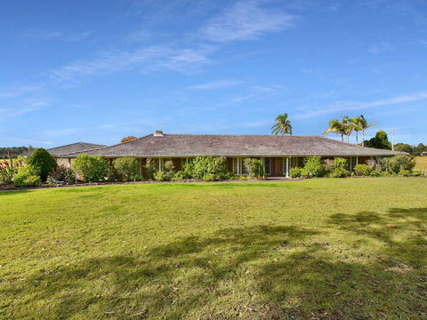 Wine Country Homestead 4-6br House - Accommodation Main Beach 0