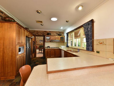 Wine Country Homestead 4-6br House - Accommodation Main Beach 3