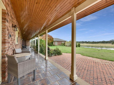 Wine Country Homestead Estate - Accommodation Main Beach 2