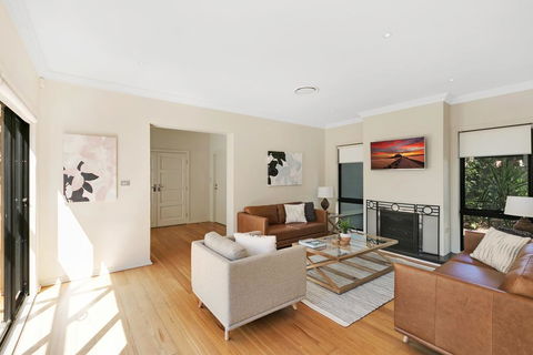 Wine Down - Accommodation Main Beach 3