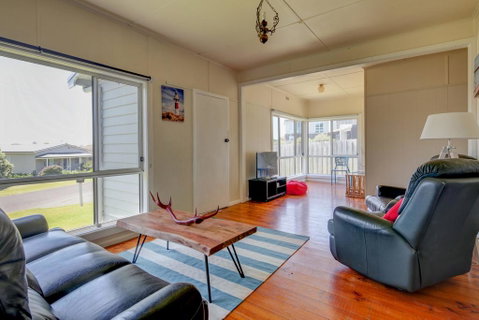 Wings And Waves - Accommodation Main Beach 1