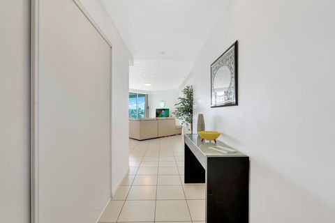 Wings Luxury Apartment Pink Poodle - Accommodation Main Beach 0