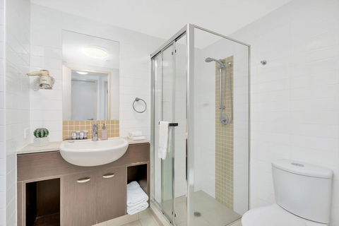 Wings Luxury Apartment Pink Poodle - Accommodation Main Beach 3