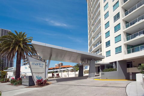 Wings Luxury Apartment Pink Poodle - Accommodation Main Beach 2